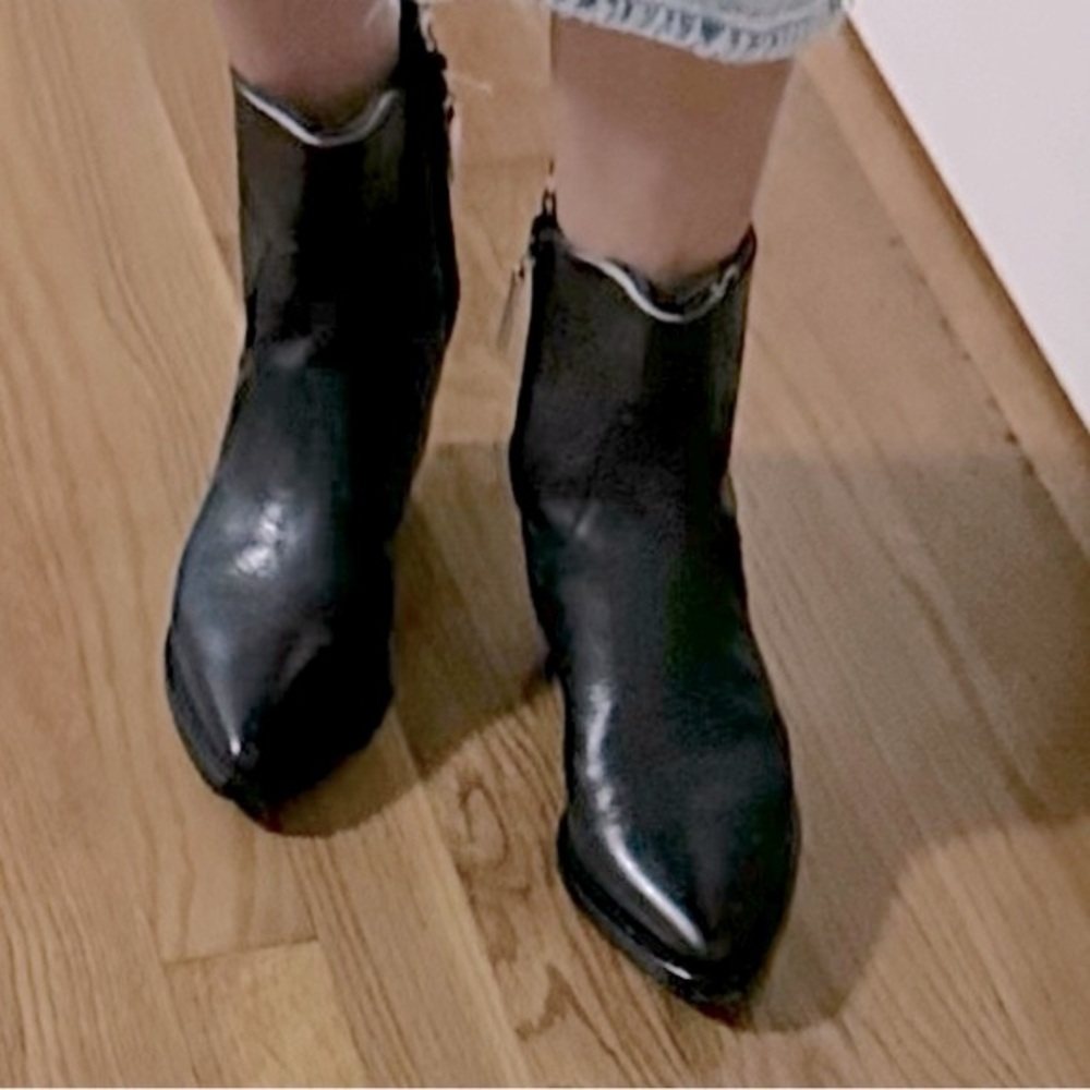 Yves Saint Laurent Women’s Theo Frayed Western Ankle Boots - Picture 5 of 16